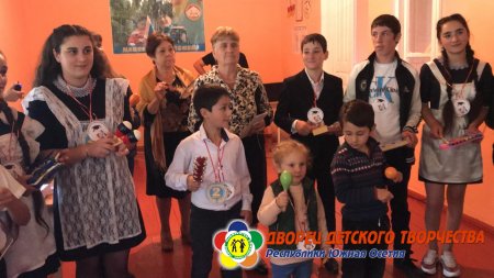 Педагогический коллектив ДДТ поехал в  с. Синагур. с  программой « На халартта».
