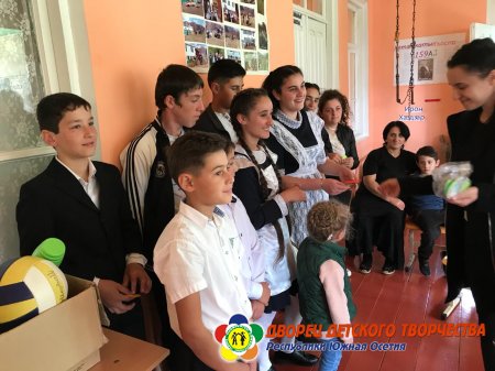Педагогический коллектив ДДТ поехал в  с. Синагур. с  программой « На халартта».